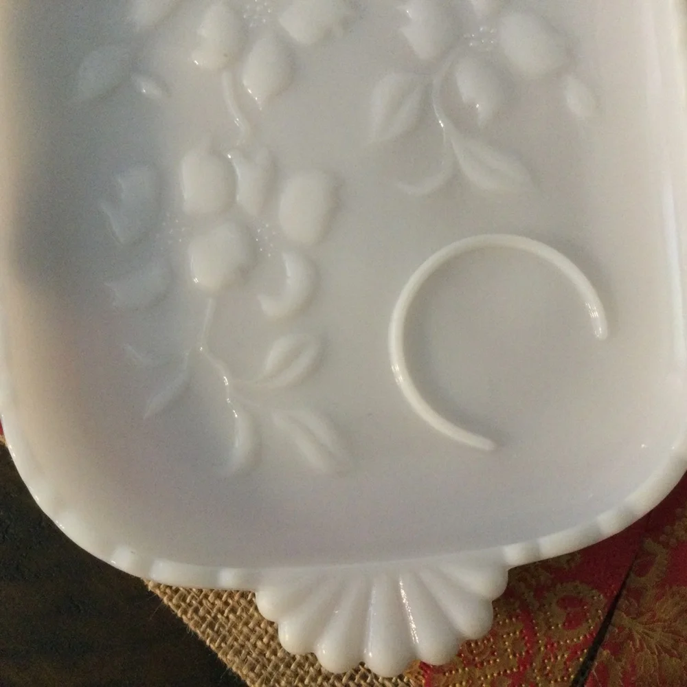 2 Vintage Milk Glass Hazel Atlas Milkglass Snack Plates - Picture 6 of 10